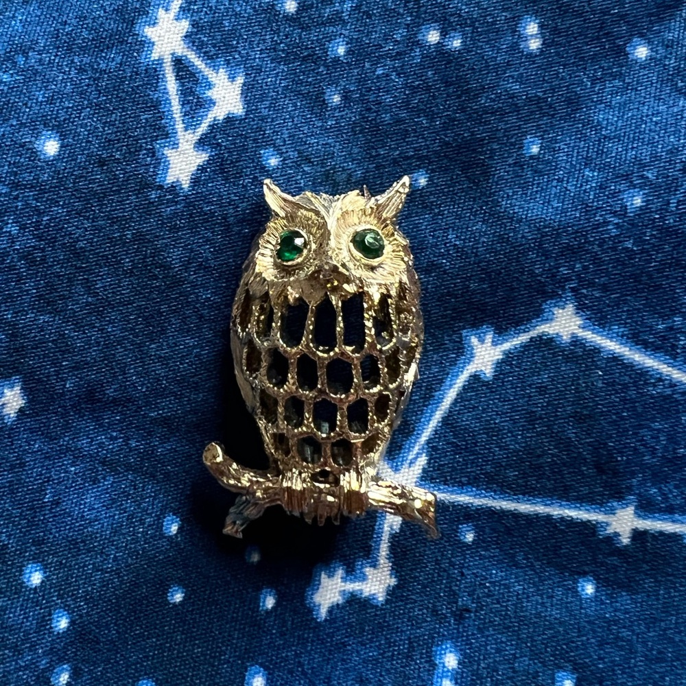 LAST CHANCE! VINTAGE Napier Perched Owl w Green Rhinestone Eyes Lapel Pin Brooch